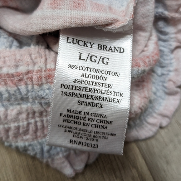 Lucky Brand Elastic Stretch Hemline Top - Picture 7 of 8